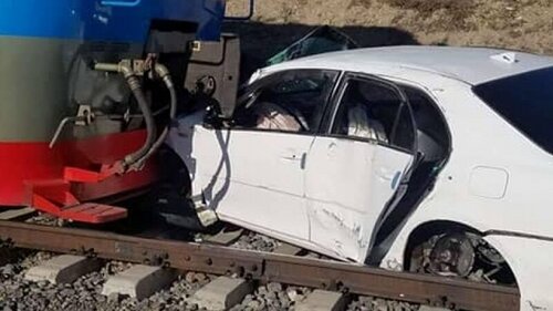 Галт тэрэгтэй мөргөлдсөн суудлын машинд сууж явсан эмэгтэй нас баржээ